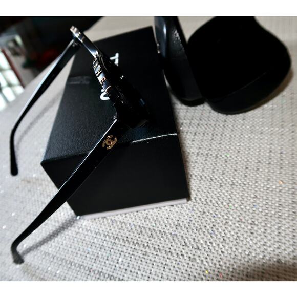 Chanel oval sunglasses with chanel on top the idol sunglasses - Picture 2 of 6